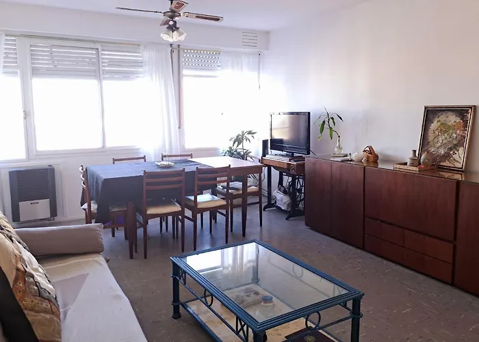 Amplio Departamento, 3 Ambientes, Muy Luminoso Y Muy Bien Comunicado.