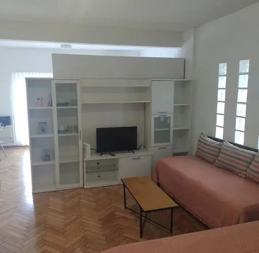 Monoambiente Amplio Y Luminoso Muy Cerca De Universidades Y Sanatorios.
