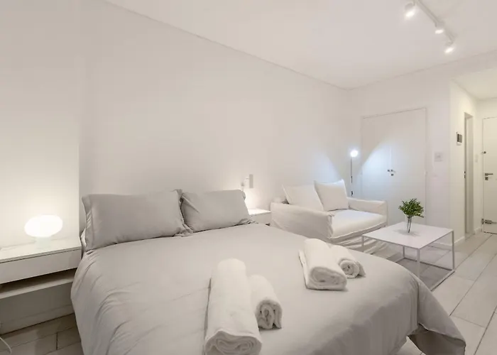 Estudio Moderno En Av. Libertador | Seguridad 24Hs