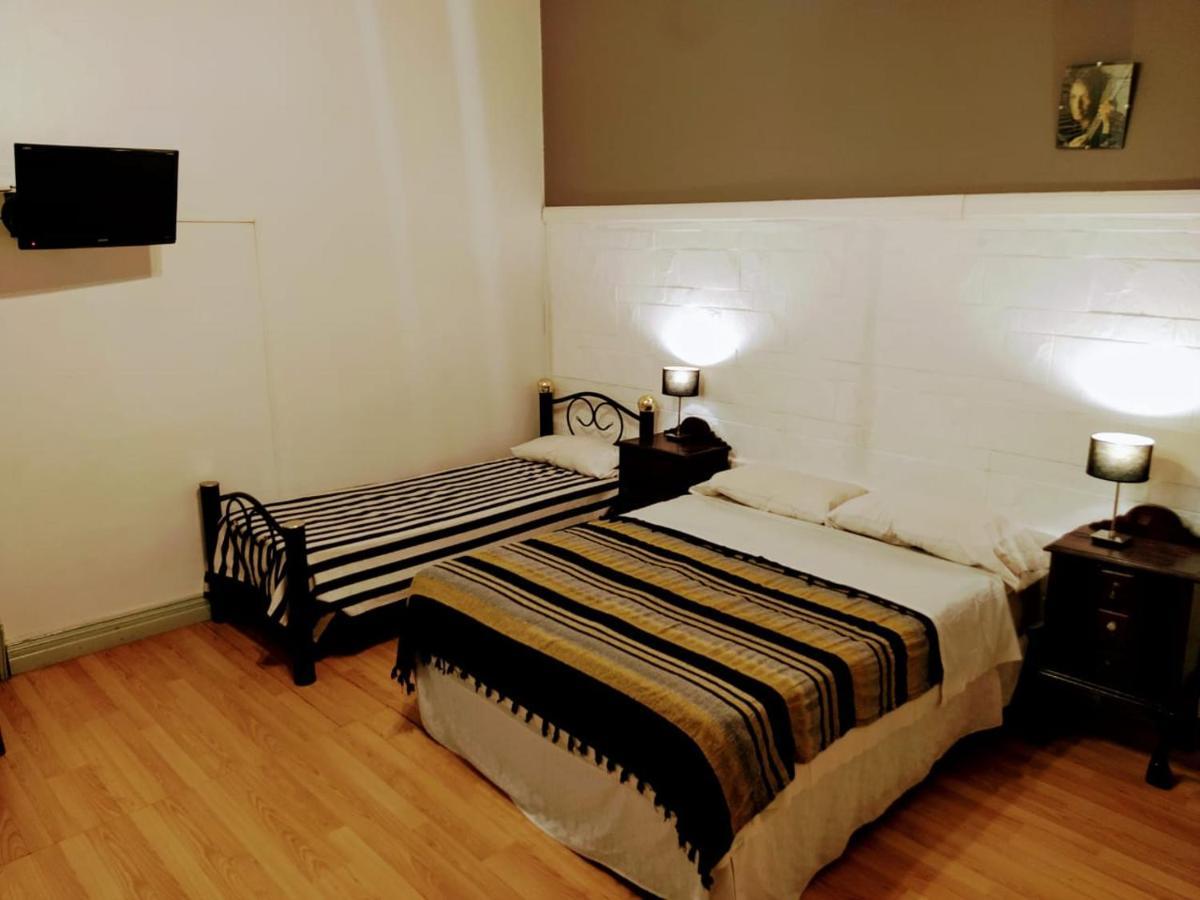 Play Soho Hostal *