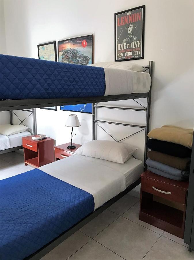 Reina Madre Hostal *