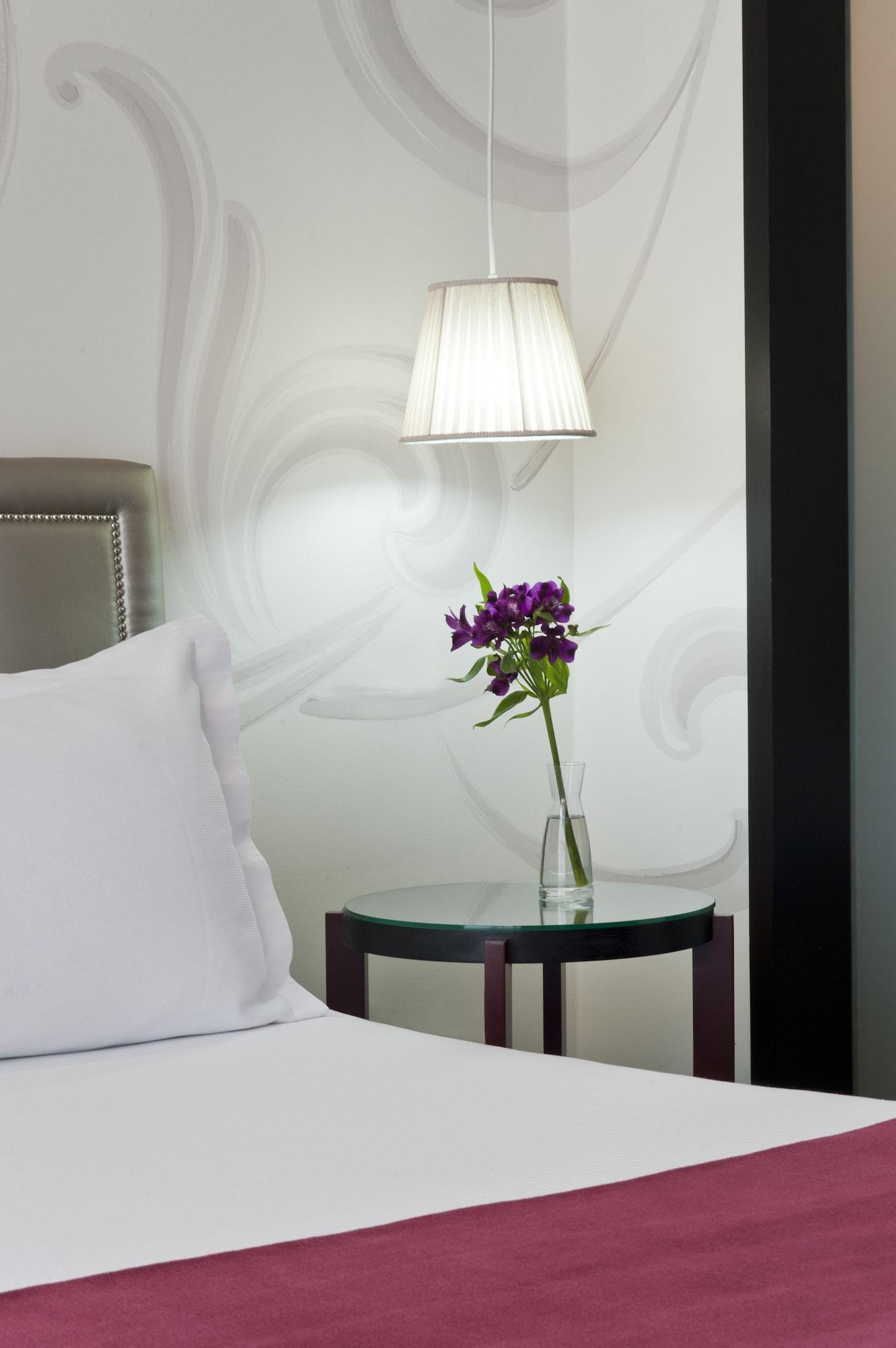 Nh Tango Hotel 4*