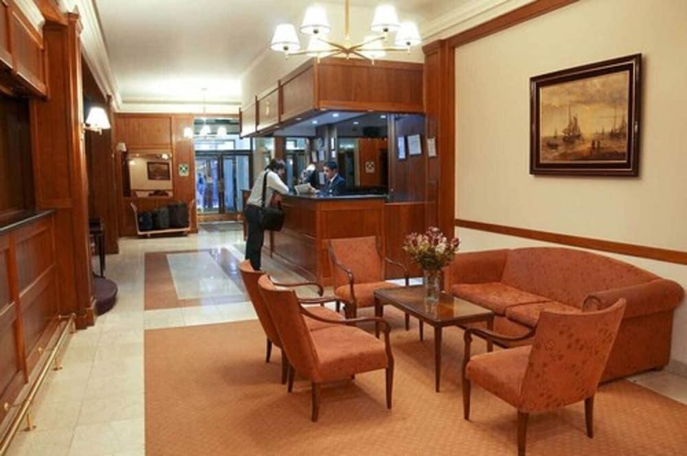 Hotel Regis Orho 3*