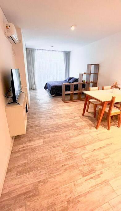 Moderno Estudio, Amplio Y Luminoso - Zona Abasto. Apartamento *