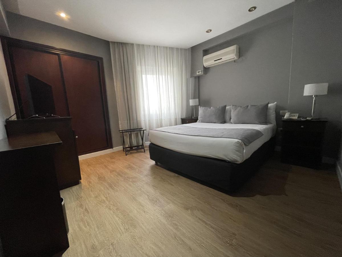 8 De Octubre Hotel