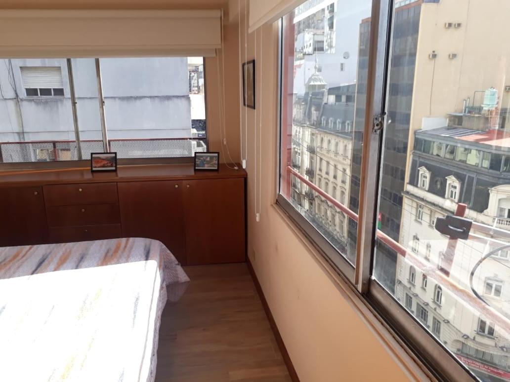 4 Ventanales Sobre La Avenida Corrientes Buenos Aires