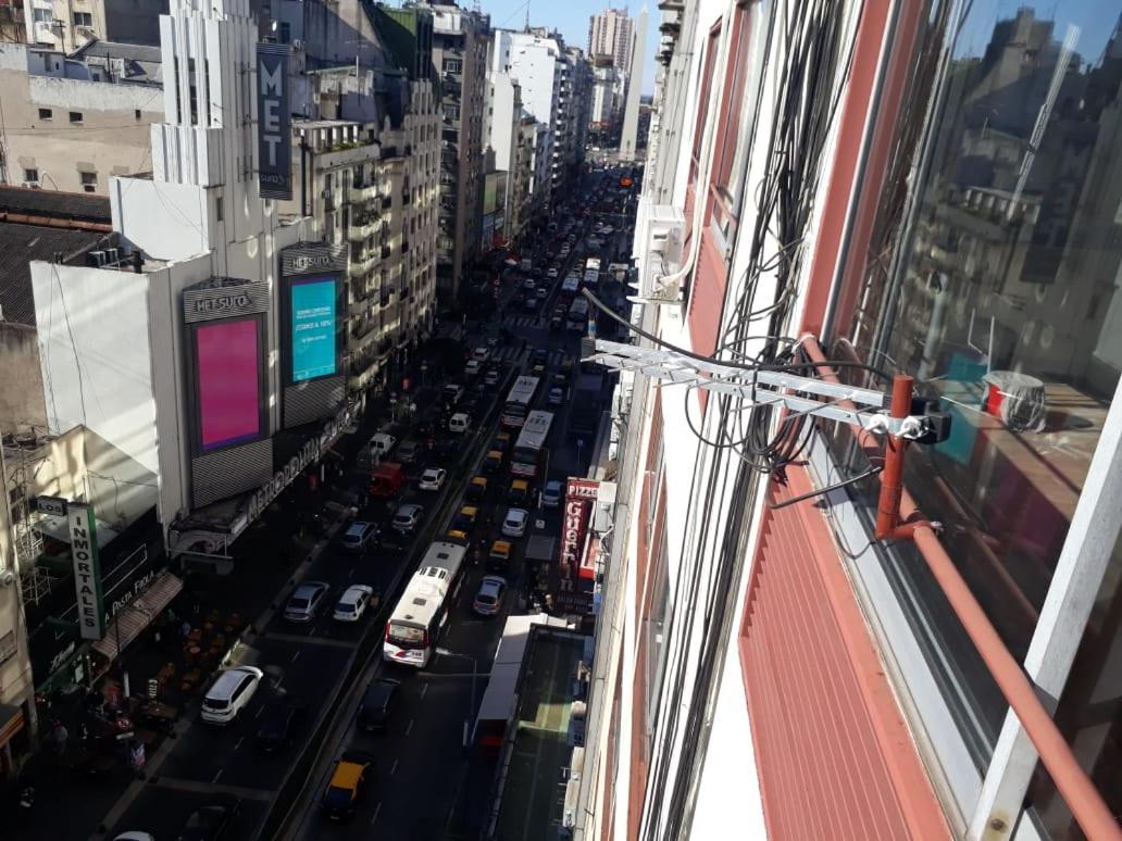 4 Ventanales Sobre La Avenida Corrientes Apartamento