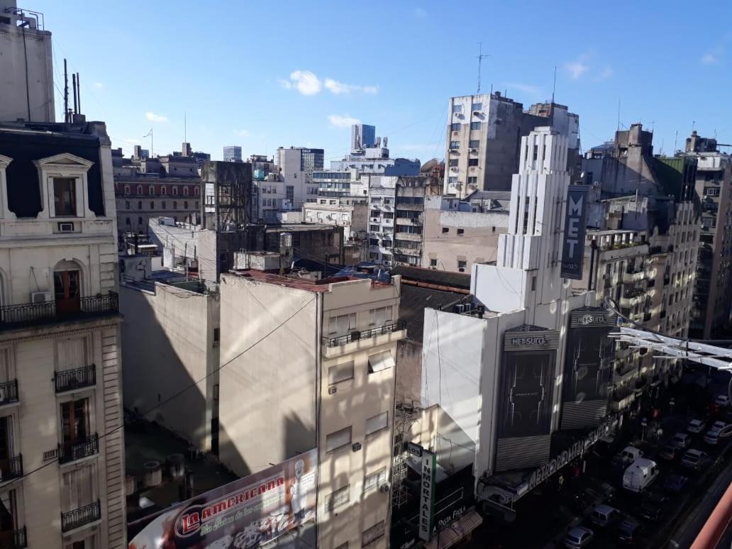 4 Ventanales Sobre La Avenida Corrientes Apartamento *