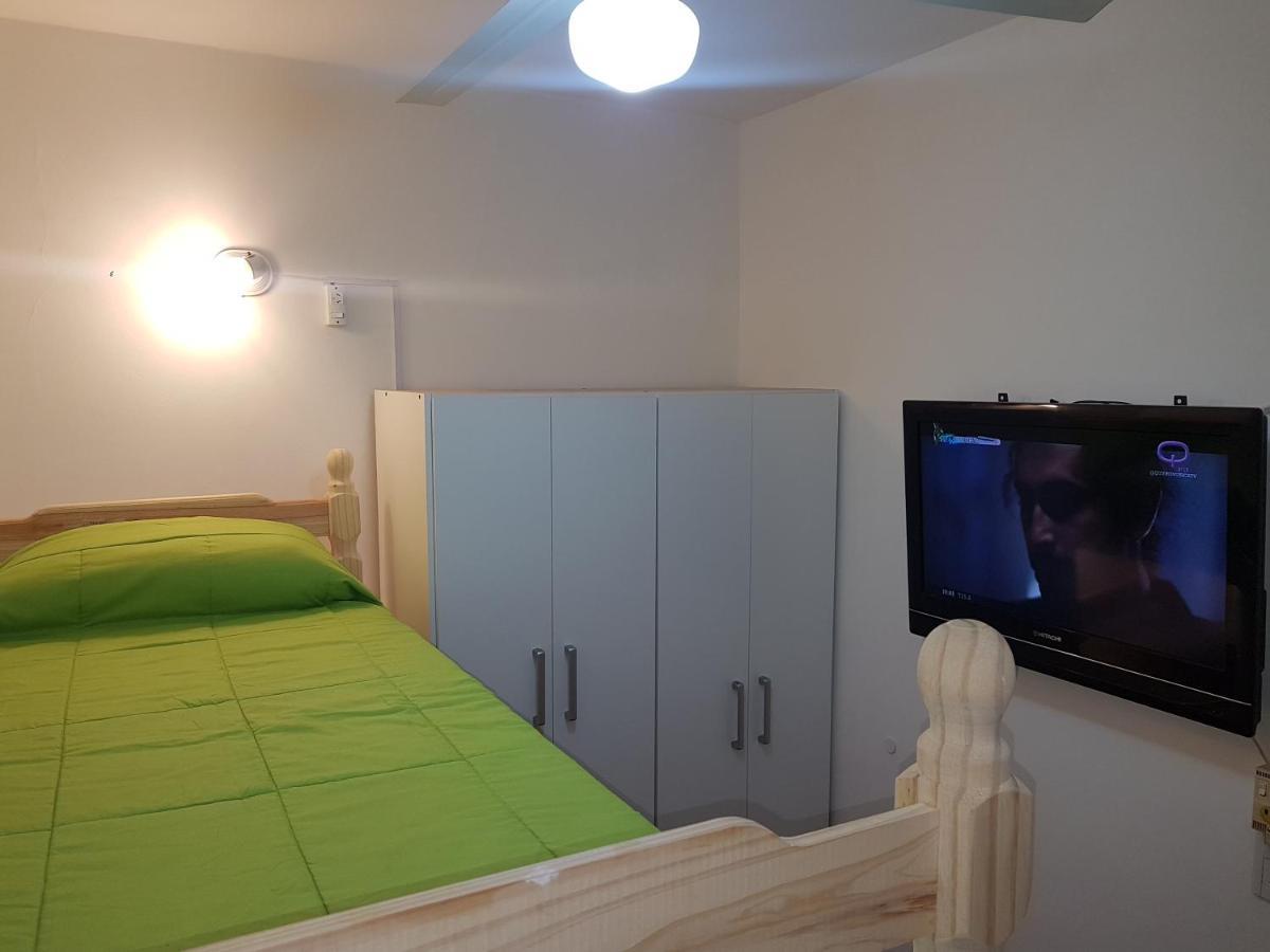 Habitación Con Baño Privado Un Piso Por Escalera *