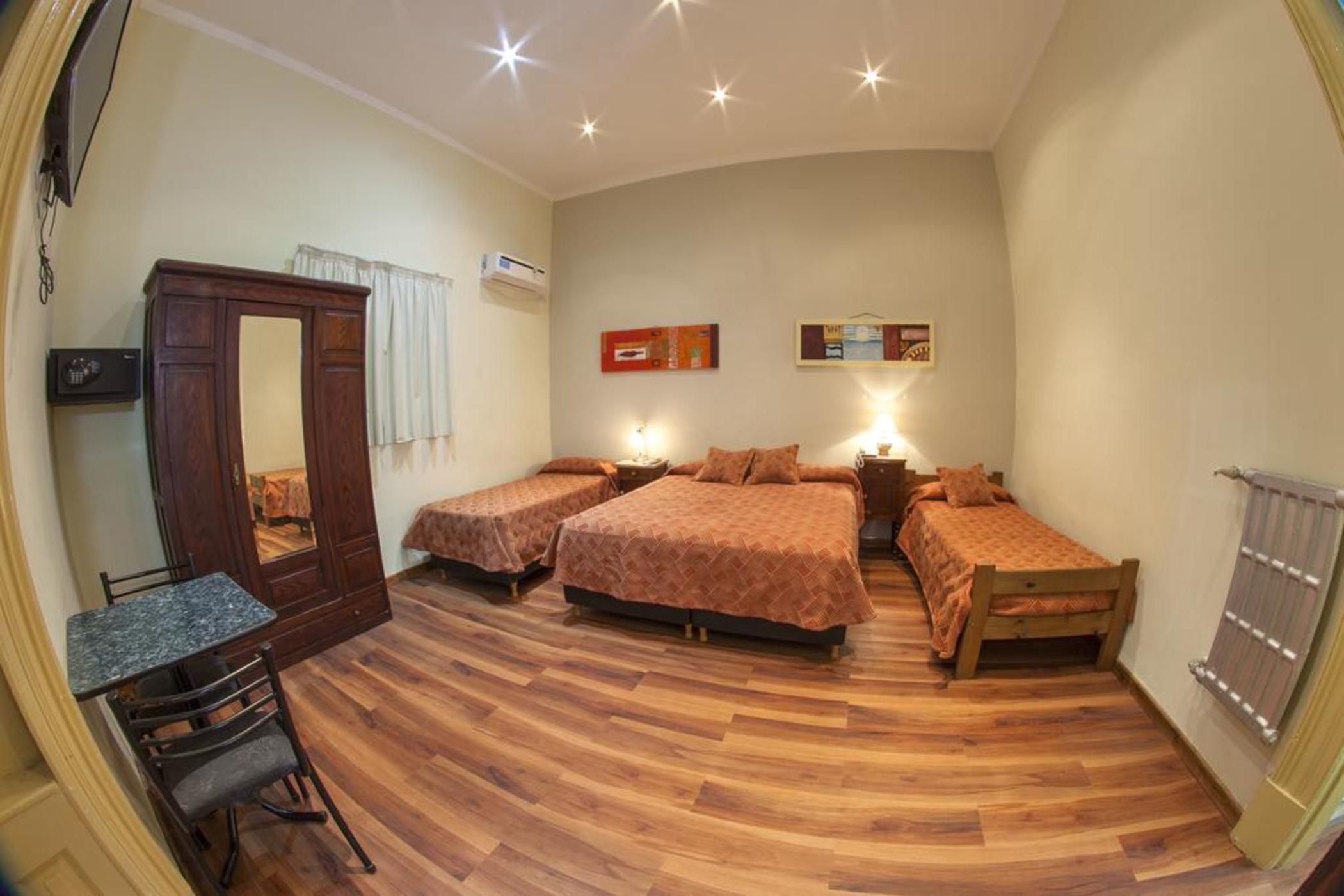 Hotel Reina 2*
