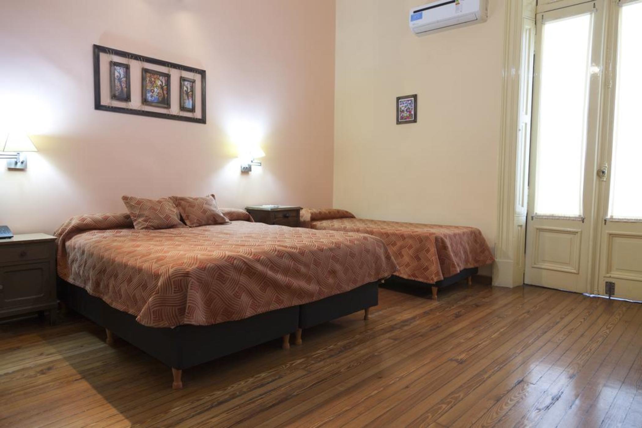 Hotel Reina 2*