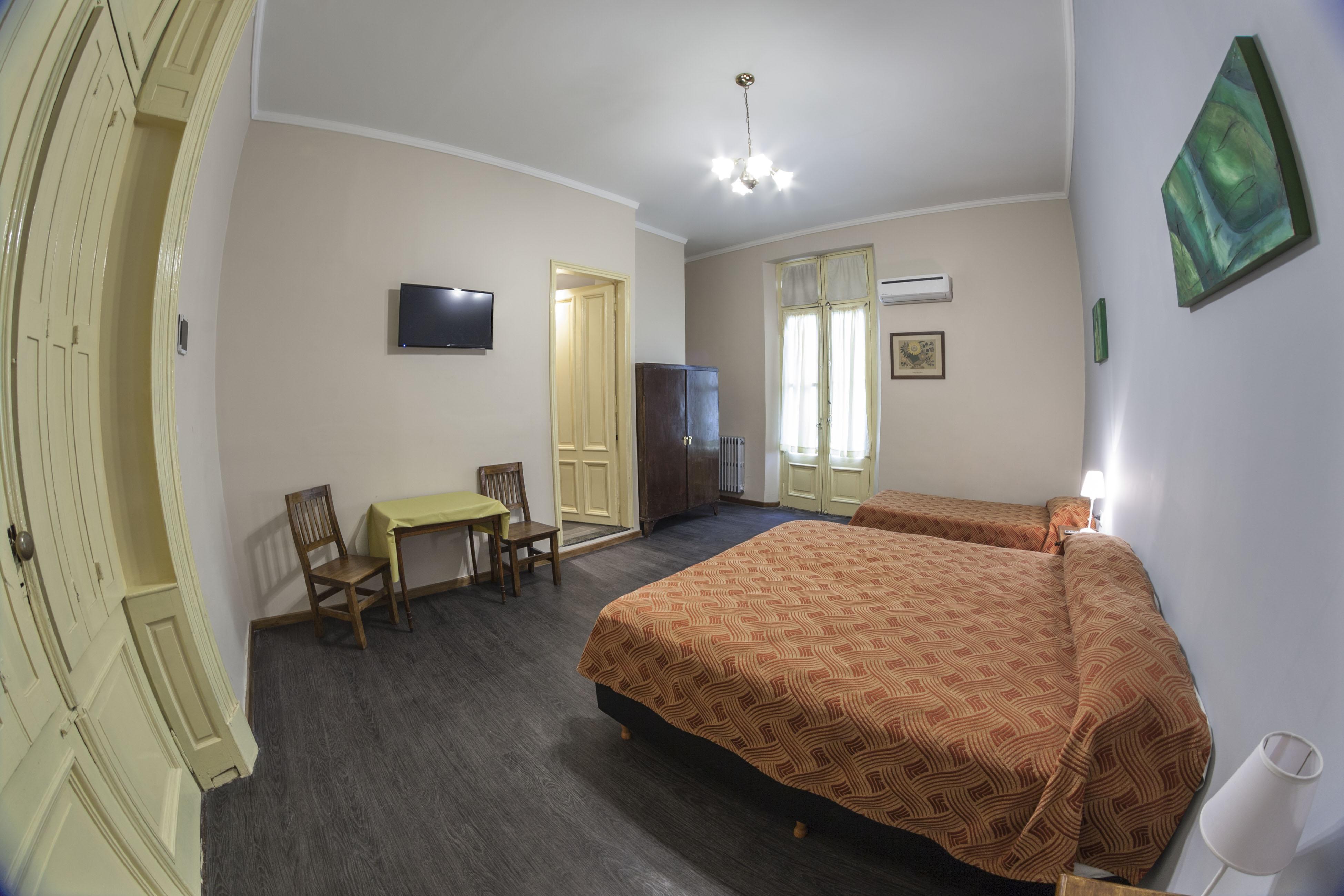 Reina Hotel