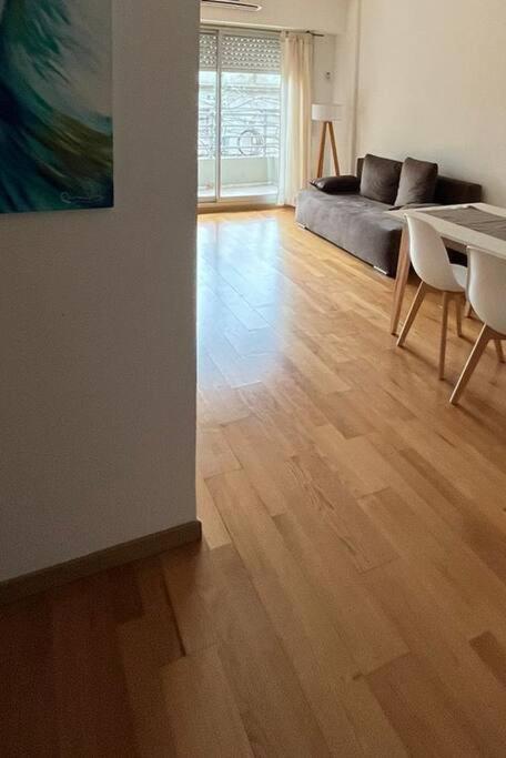 Apartamento Hermoso Dto, Muy Luminoso De 68 Mts, Con Balcon. Buenos Aires