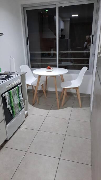 Apartamento Hermoso Dto, Muy Luminoso De 68 Mts, Con Balcon. Buenos Aires