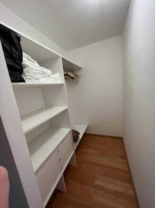 Hermoso Dto, Muy Luminoso De 68 Mts, Con Balcon. Apartamento Buenos Aires