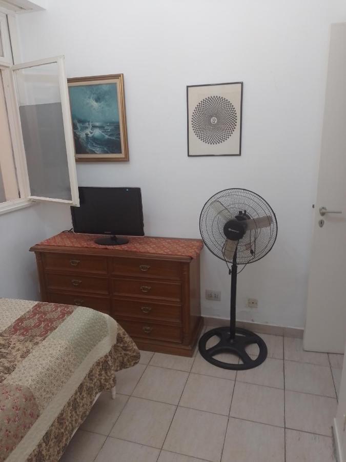 Privadas Doble Y Single Con Bano Compartido En Casa Familiar Habitación en casa particular *