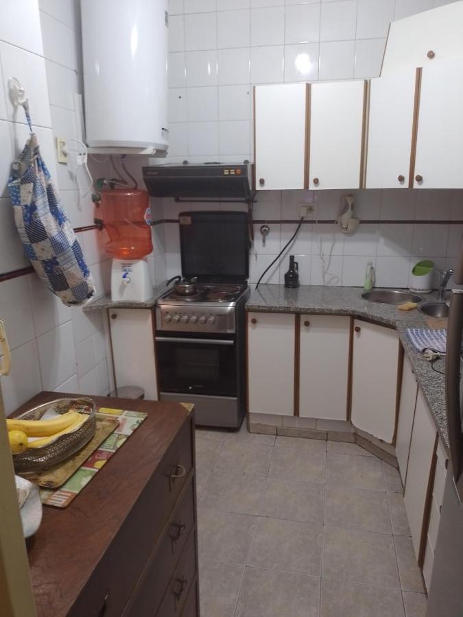 Privadas Doble Y Single Con Bano Compartido En Casa Familiar Habitación en casa particular *