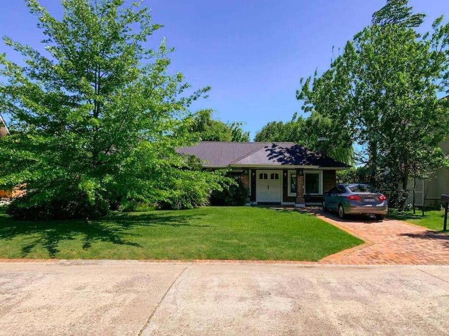 Villa Private With Exclusive Heated And Illuminated Pool In The Best Golf Country Club 18-holes Golf Course Indoor Heated Pool Of The Club Illuminated Professional Soccer And Tennis Courts Children's Recreation Market And All Types Of Services *