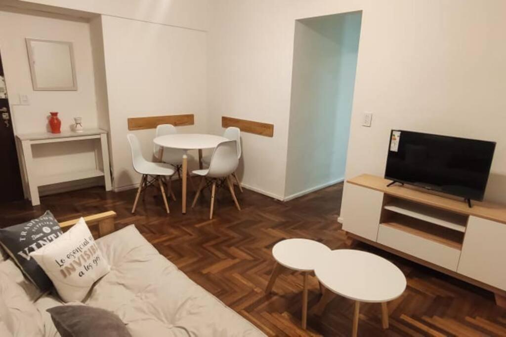 Apartamento Calido Departamento En El Centro- Zona Tribunales- Viamonte 2b *