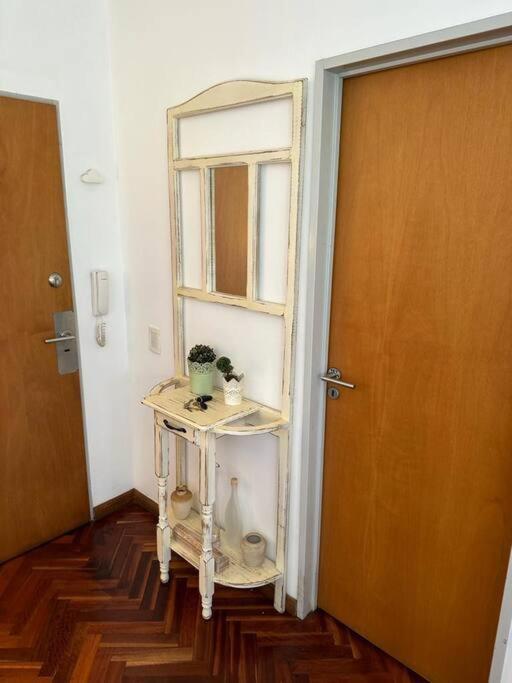 Panoramic Loft: Luxe 2br With Private Parking Near Metro *