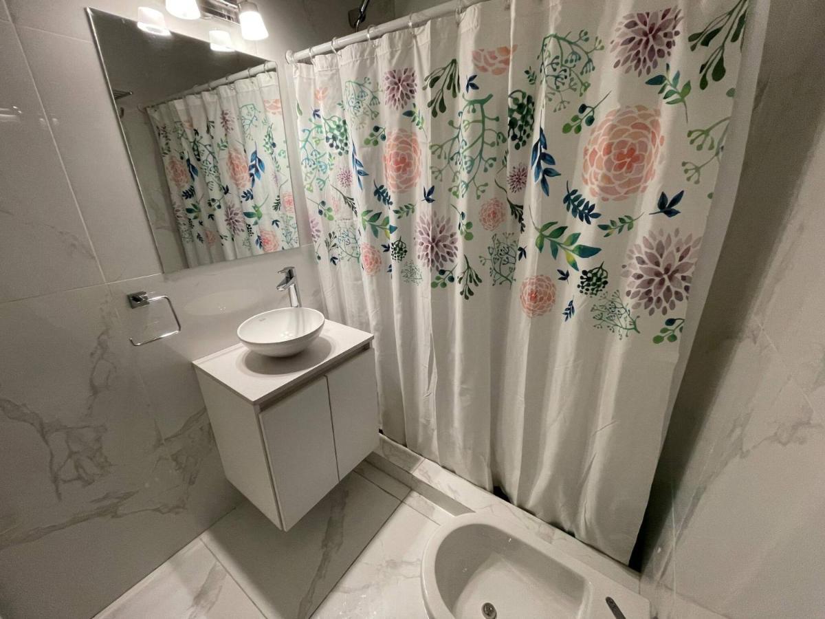 Modern Newly Renovated In Canitas *