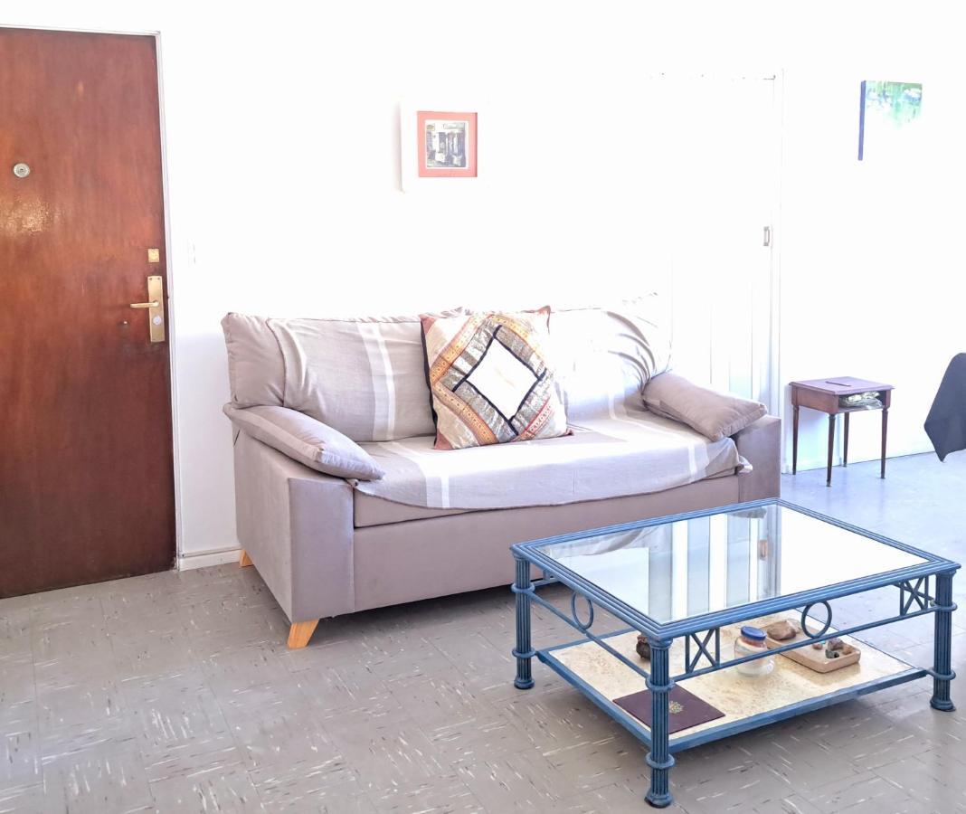 Apartamento Amplio Departamento, 3 Ambientes, Muy Luminoso Y Muy Bien Comunicado. *