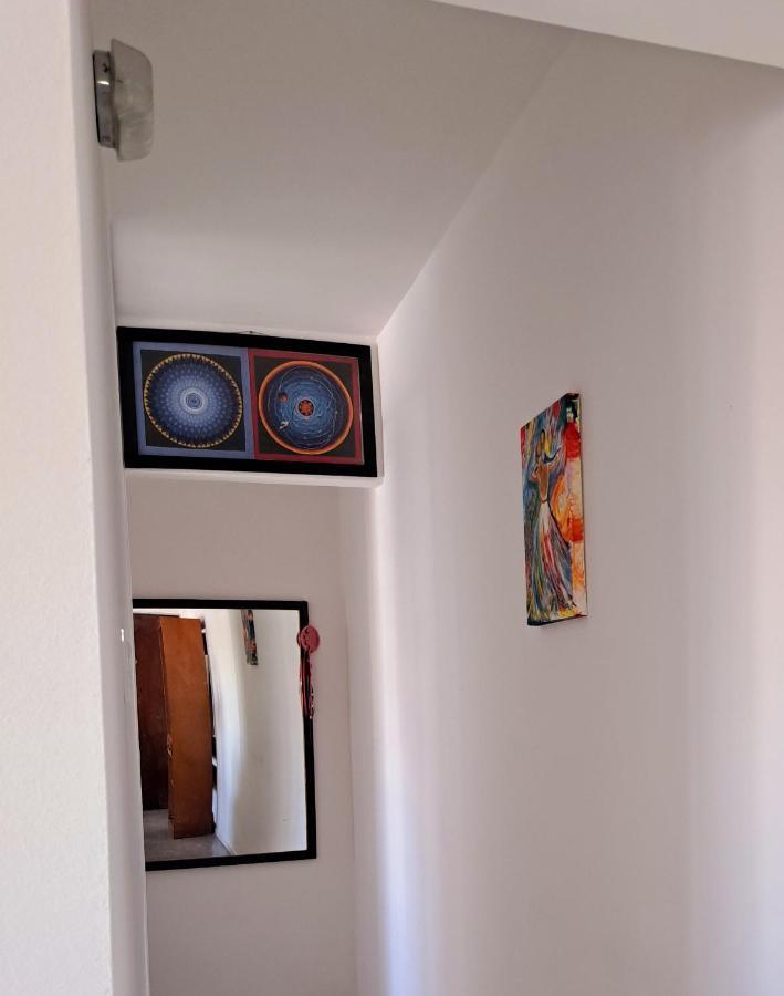Amplio Departamento, 3 Ambientes, Muy Luminoso Y Muy Bien Comunicado. *