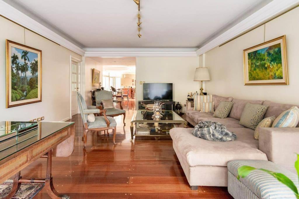 Se Alquila En Suite. Convive C/ Gatos Apartment
