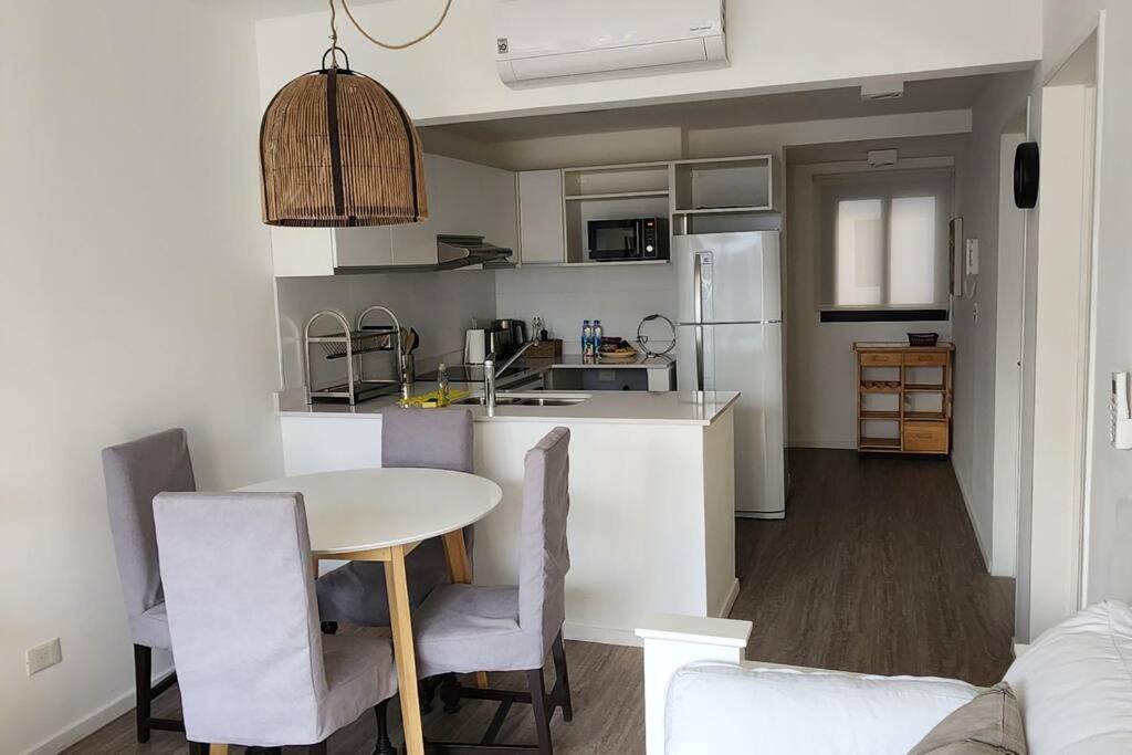 Apartamento Blanco Con Balcon Apartamento