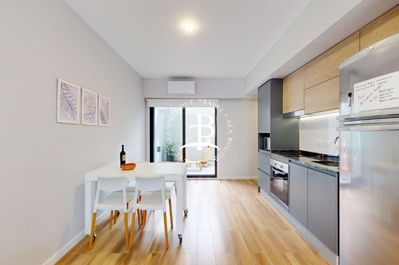 Un Balcon Con Parrilla Y Detalles Unicos De Decoracion Buenos Aires