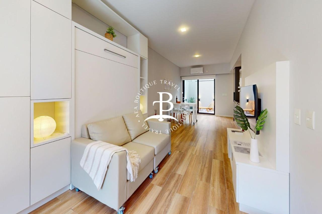 Un Balcon Con Parrilla Y Detalles Unicos De Decoracion Apartamento *