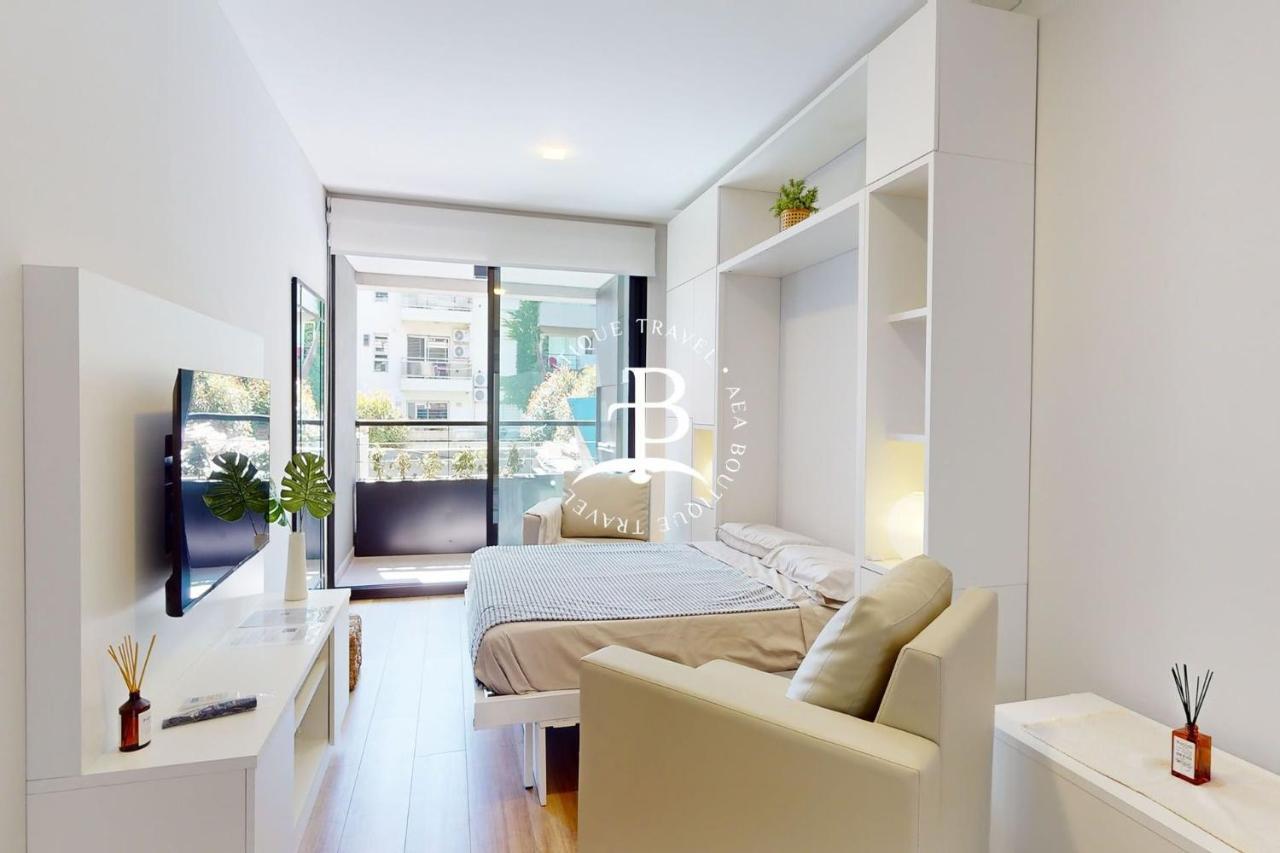 Un Balcon Con Parrilla Y Detalles Unicos De Decoracion Apartamento *