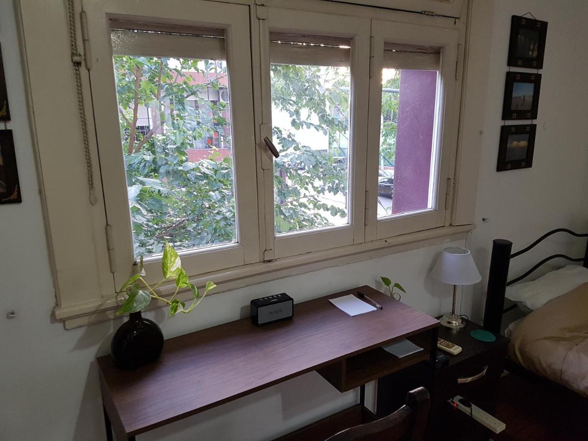 Grande Y Luminosa Cerca Del Subte Linea B Habitación en casa particular Ciudad Autónoma de Buenos Aires