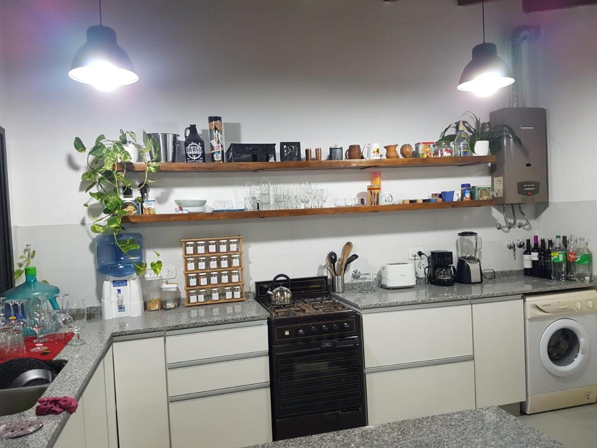 Habitación en casa particular Grande Y Luminosa Cerca Del Subte Linea B *