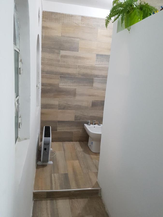 Habitación en casa particular Grande Y Luminosa Cerca Del Subte Linea B Ciudad Autónoma de Buenos Aires