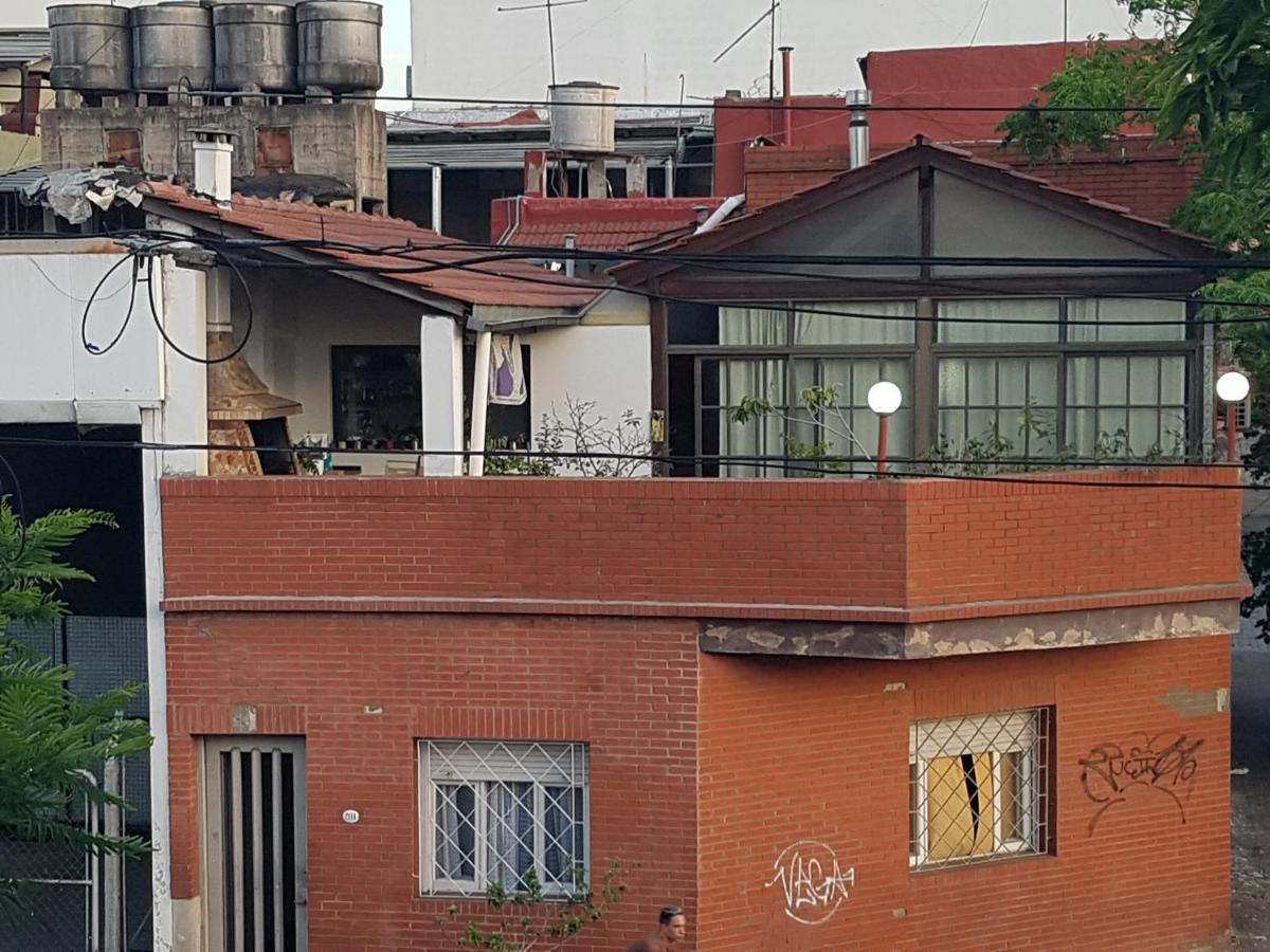 Grande Y Luminosa Cerca Del Subte Linea B