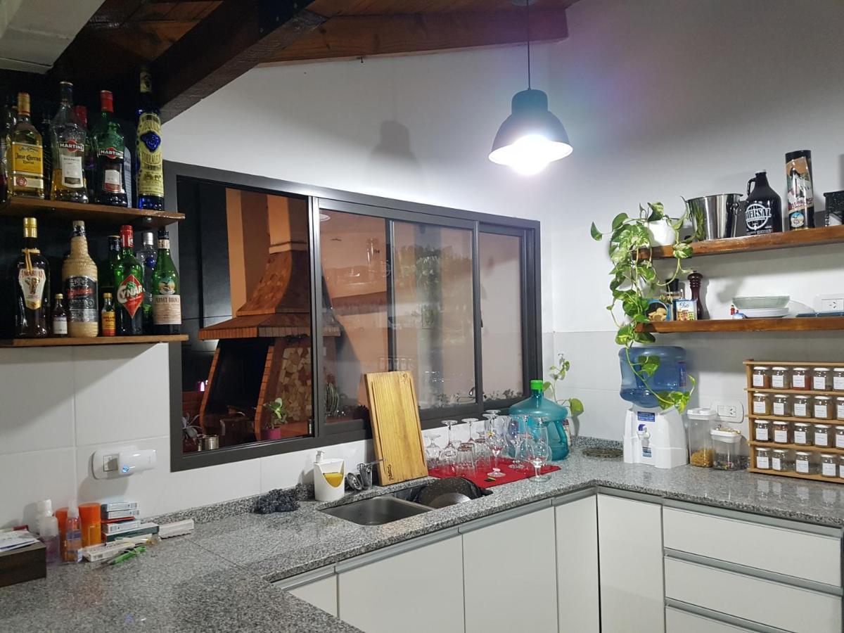 Habitación en casa particular Grande Y Luminosa Cerca Del Subte Linea B