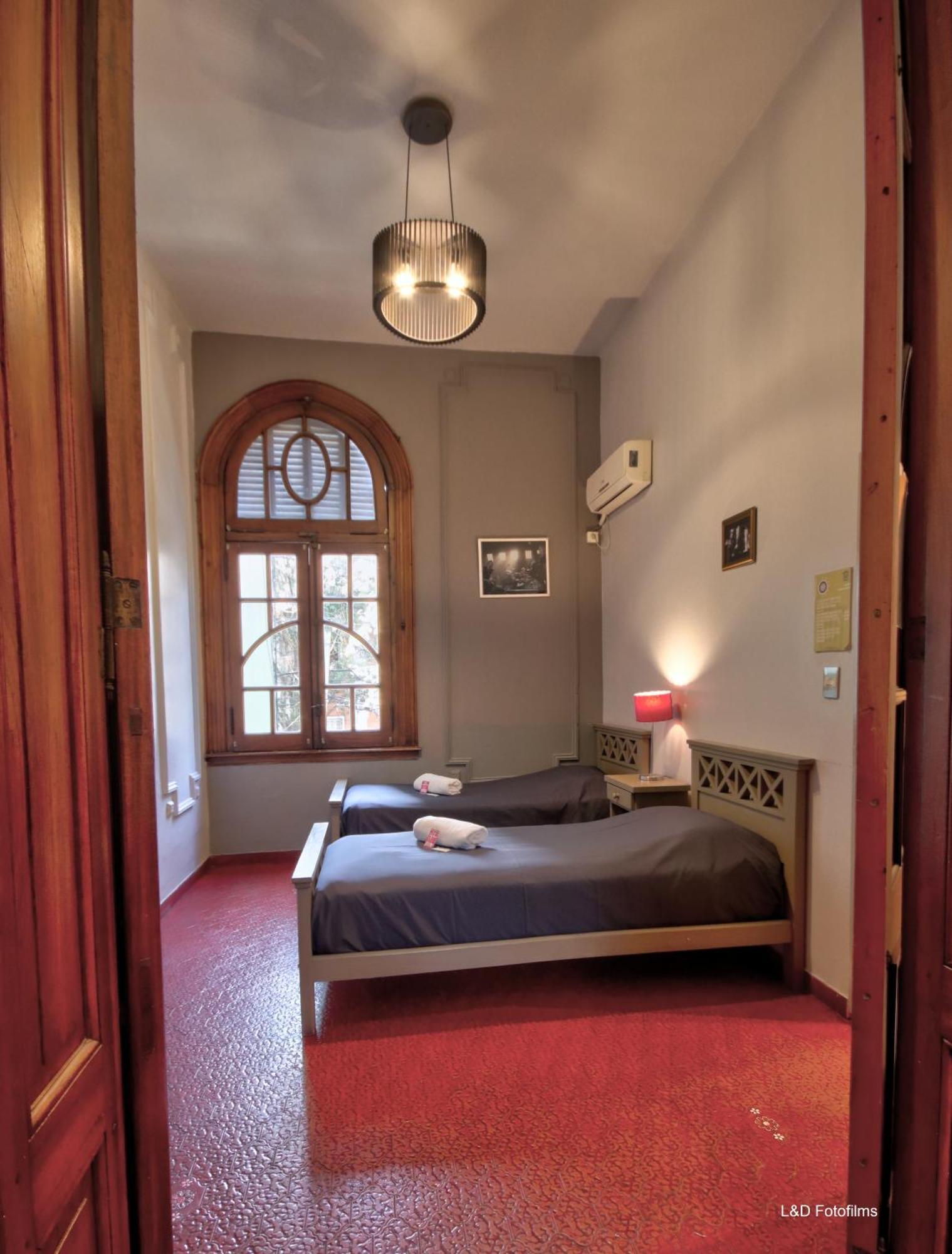 Play Arcos Hostel *