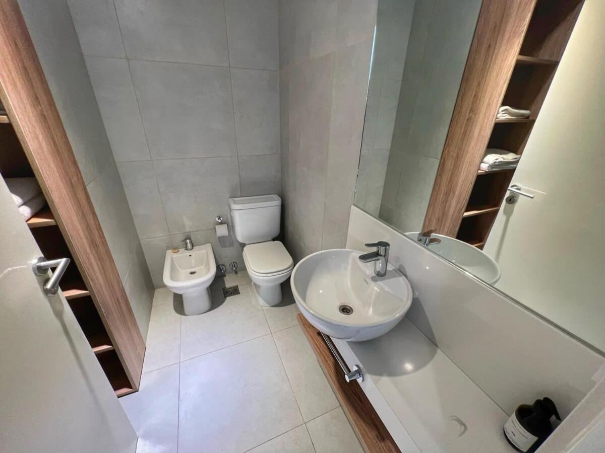 Apartamento Amplio Loft Con Balcon Sobre La Av 9 De Julio 6c