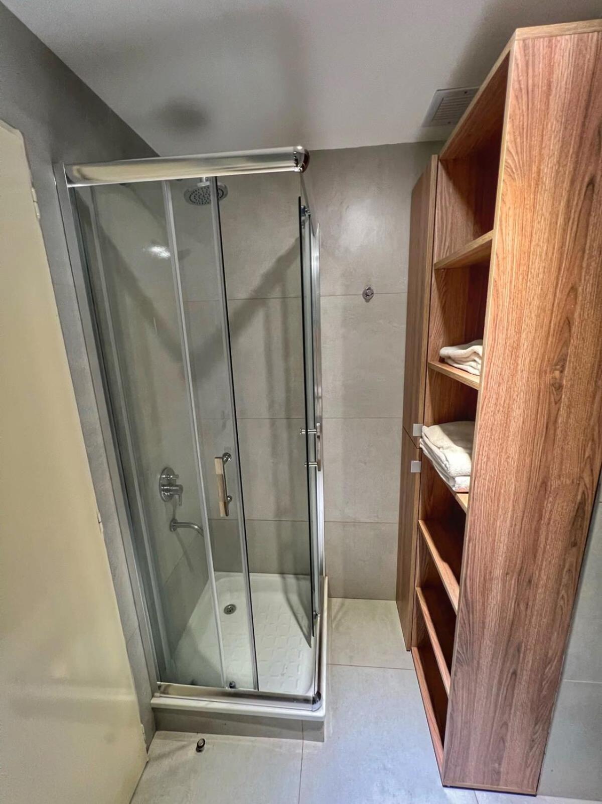 Amplio Loft Con Balcon Sobre La Av 9 De Julio 6c Apartamento