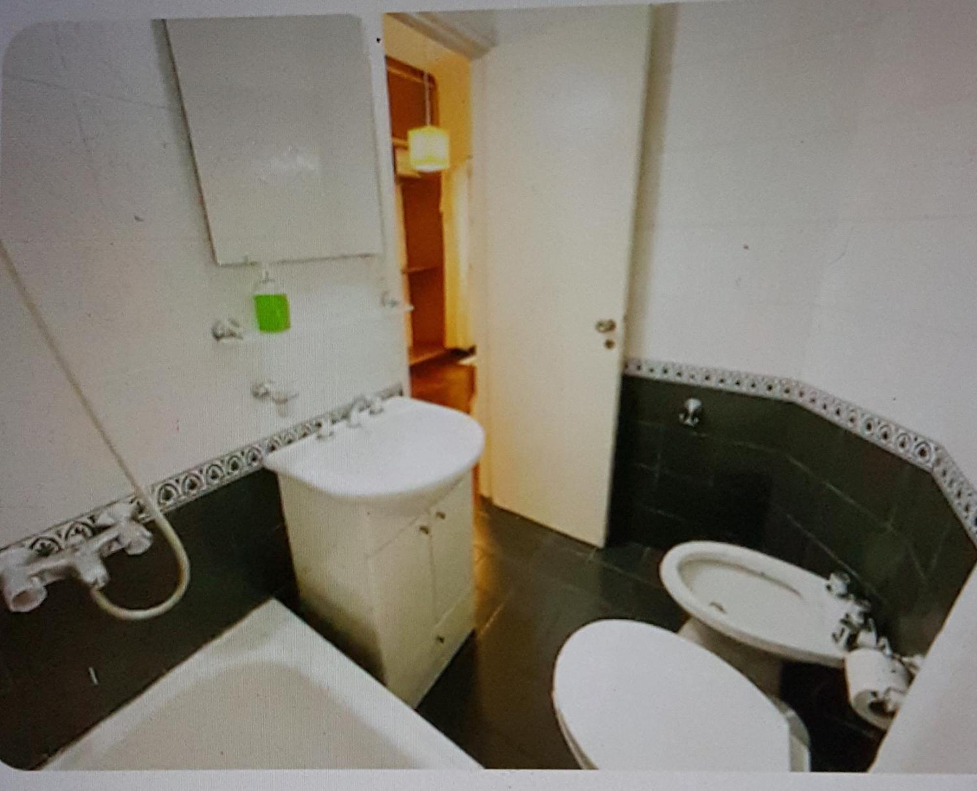 Tu Lugar En Recoleta, Amplio Monoambiente Con Bano Completo Y Cocina Aparte * Buenos Aires