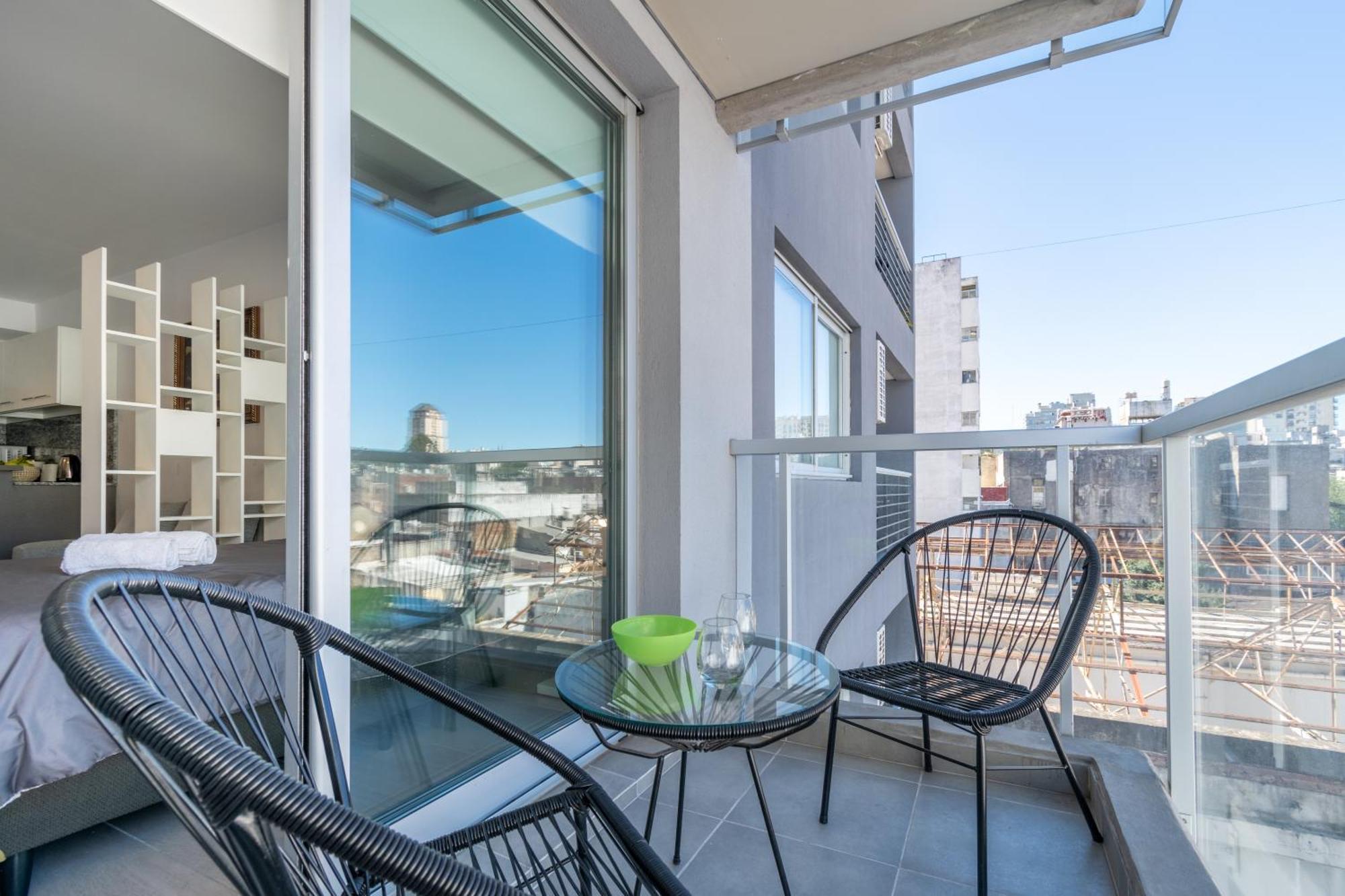 Apartamento Rawson Park A Media Cuadra Del Hospital Italiano By Debarrio Aparts
