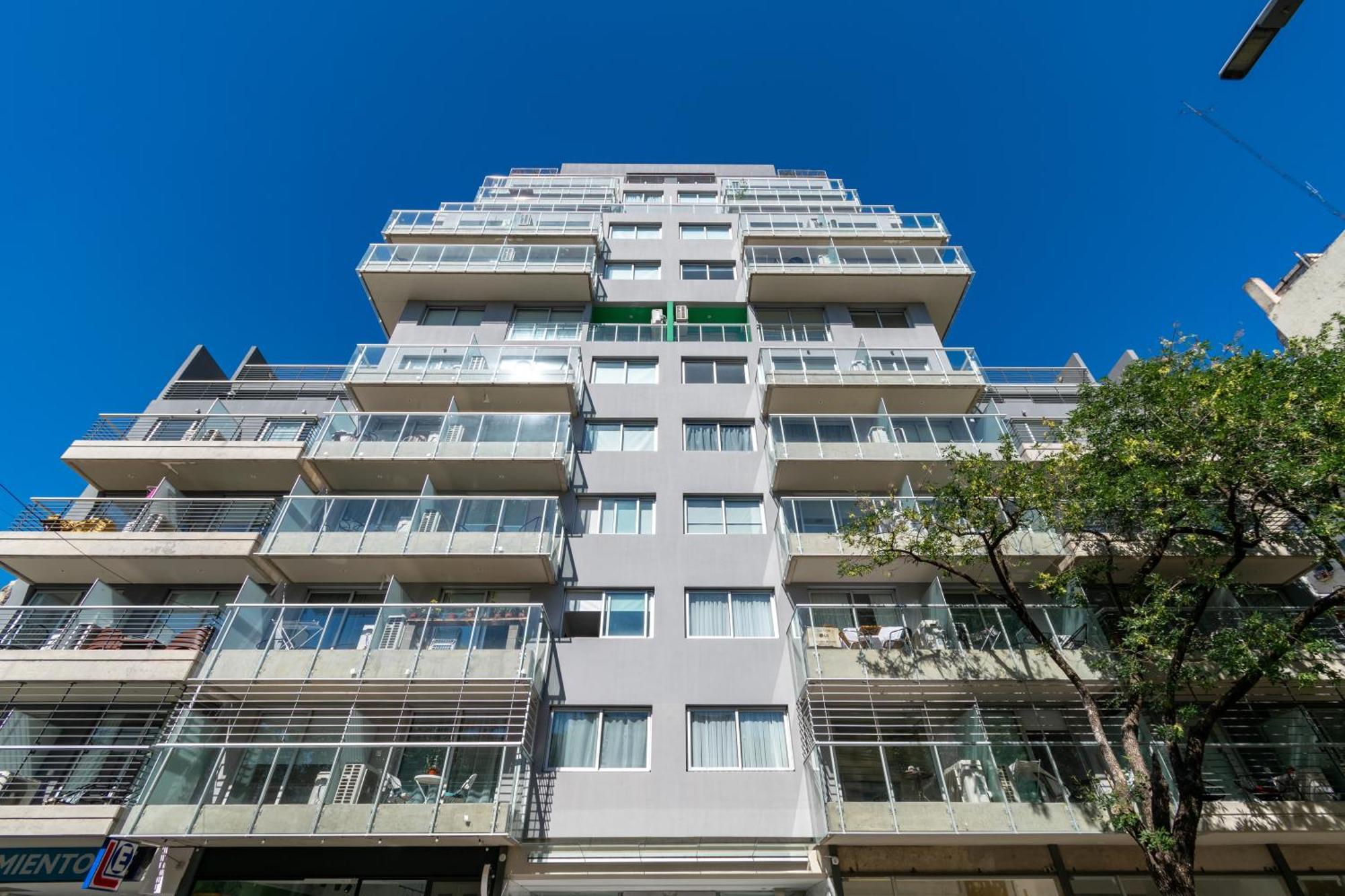 Apartamento Rawson Park A Media Cuadra Del Hospital Italiano By Debarrio Aparts *