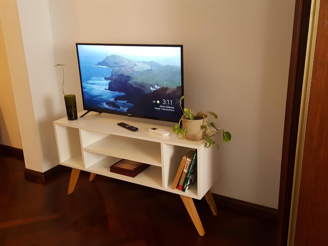 Tu Lugar En Recoleta, Amplio Monoambiente Con Bano Completo Y Cocina Aparte Apartamento