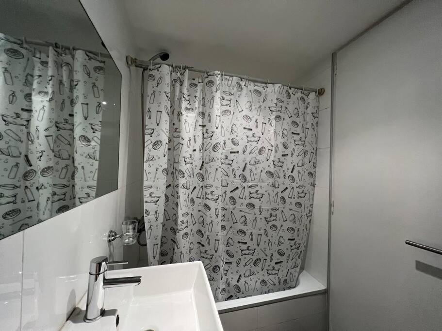 Beautiful Studio With Pool, Sauna Gym Apartment