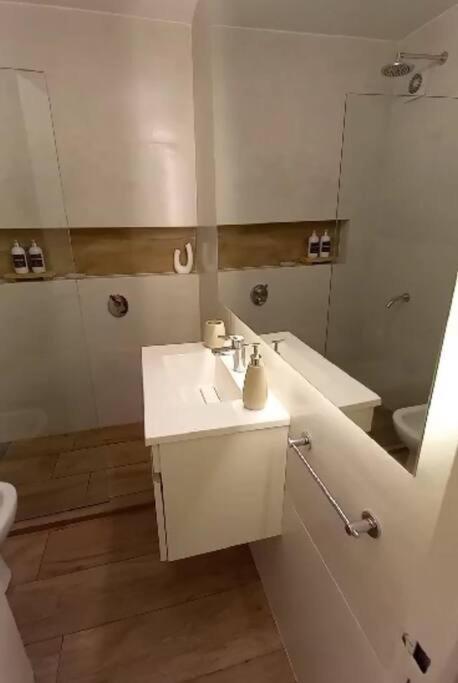 Modern 2 Bedroom At Recoleta Apartment *