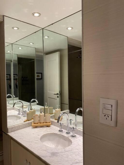 Piso Luminoso Y Amplio En Recoleta Apartamento *