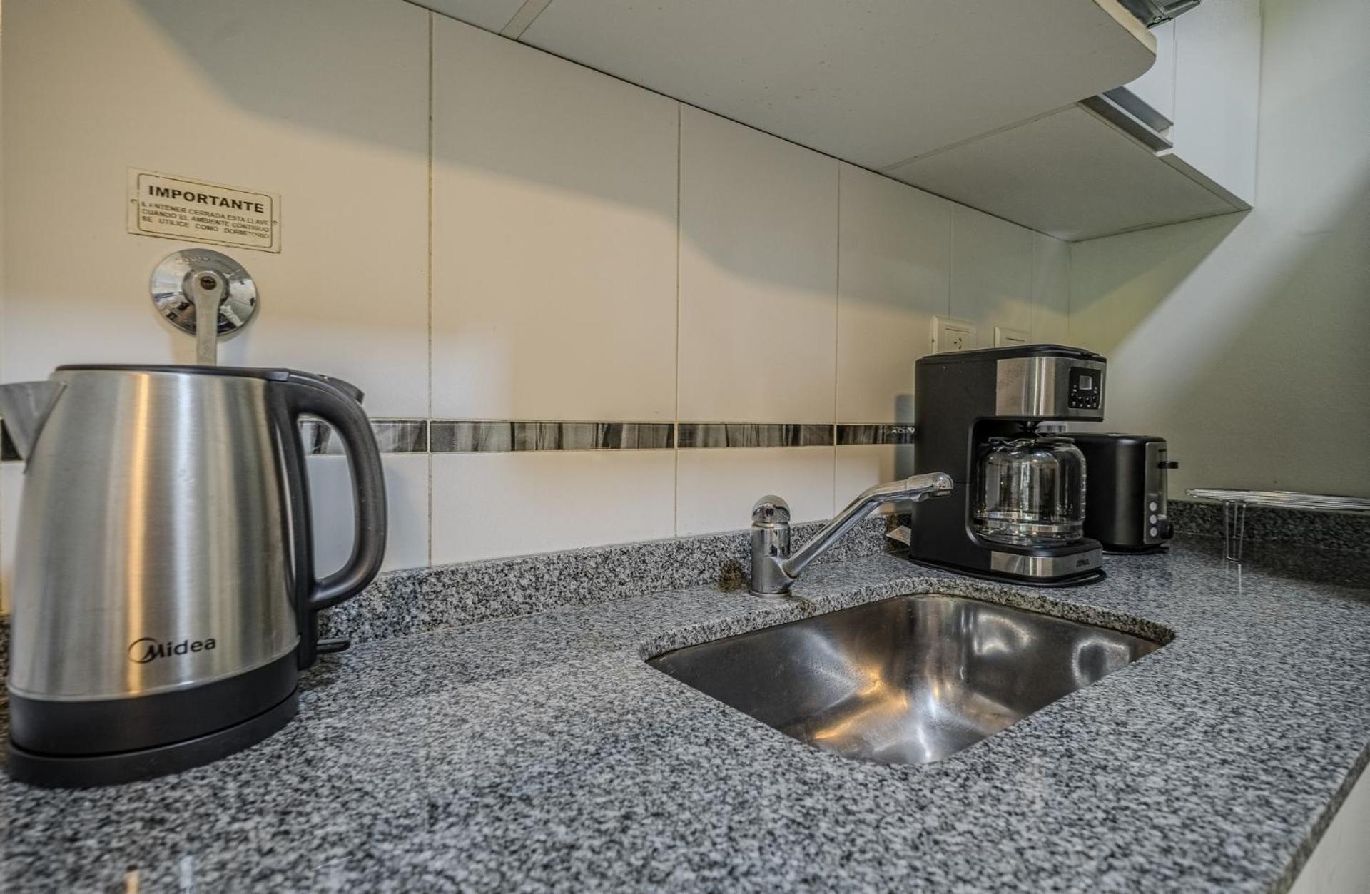 Apartamento Elegante Departamento Nuevo Zona Hospital Italiano, *