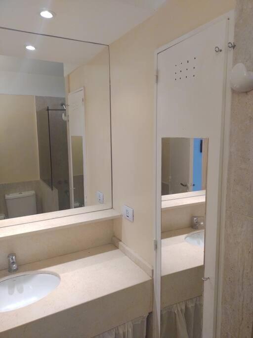 Apartamento Monoambiente Amplio Y Luminoso Muy Cerca De Universidades Y Sanatorios. *