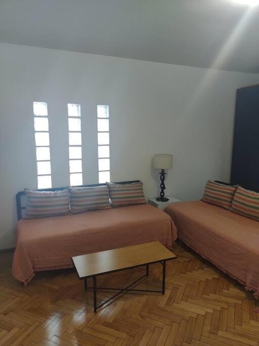 Monoambiente Amplio Y Luminoso Muy Cerca De Universidades Y Sanatorios. Apartamento *